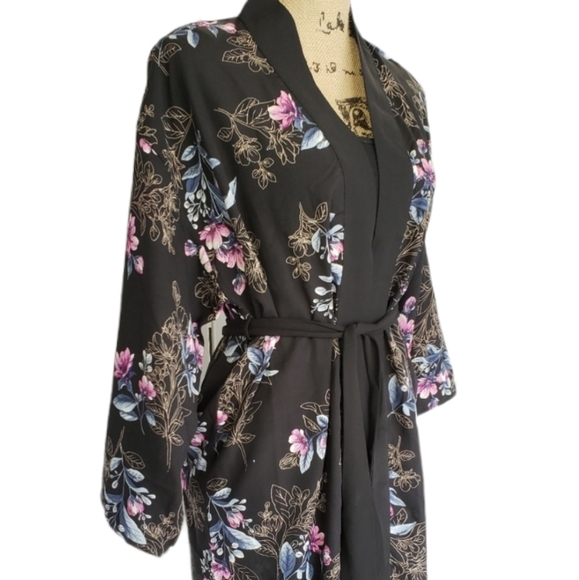 Belted Floral Kimono - Picture 3 of 8